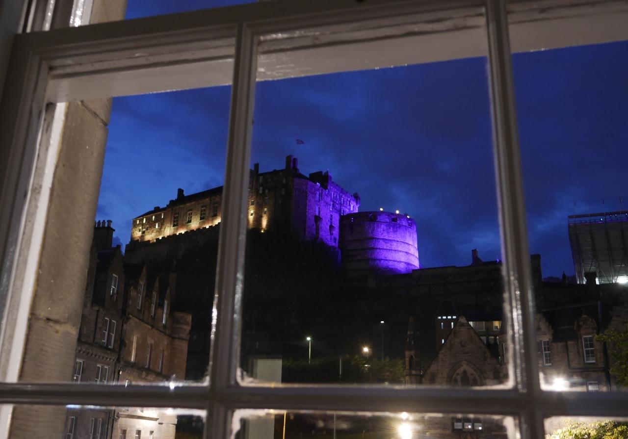 Castle Suite 1 Old Town เอดินบะระ ภายนอก รูปภาพ